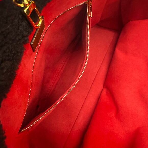 Louis Vuitton Monogram Teddy On The Go GM Tote Bag Dark Brown/Cream Shearling - Picture 13 of 16